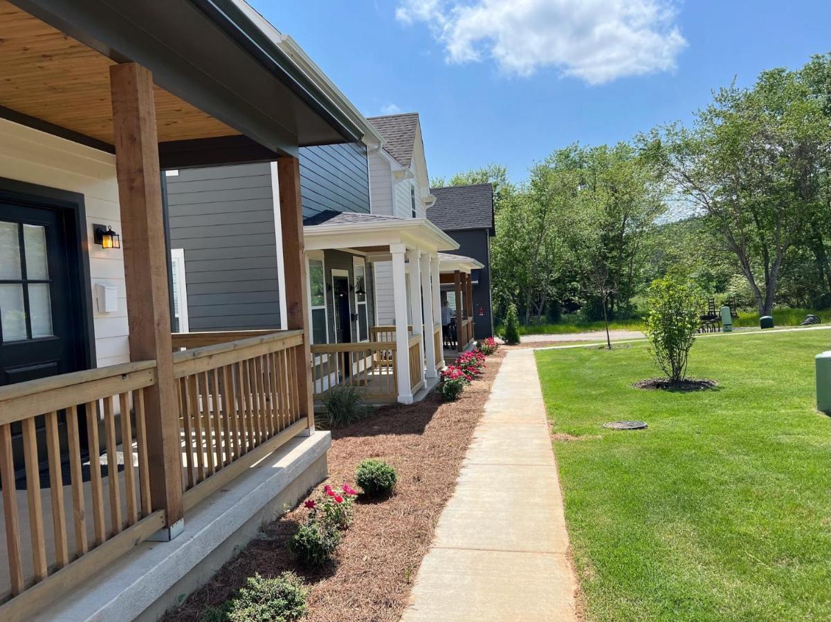 New Centennial Park Luxury Smart Home W Courtyard فاييتفيل، كارولاينا الشمالية المظهر الخارجي الصورة