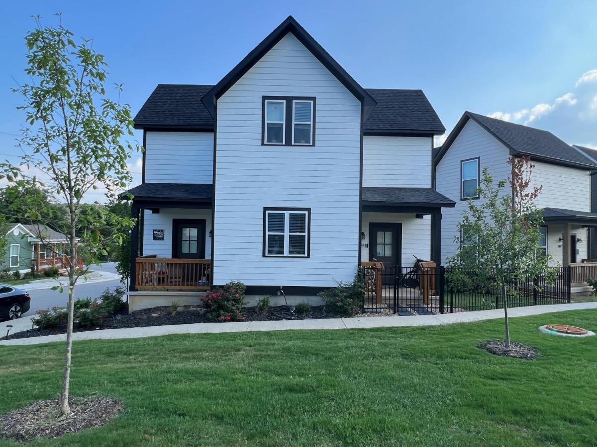 New Centennial Park Luxury Smart Home W Courtyard فاييتفيل، كارولاينا الشمالية المظهر الخارجي الصورة