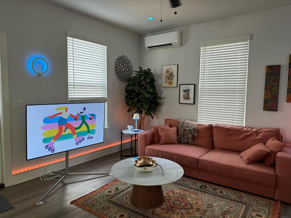 New Centennial Park Luxury Smart Home W Courtyard فاييتفيل، كارولاينا الشمالية المظهر الخارجي الصورة